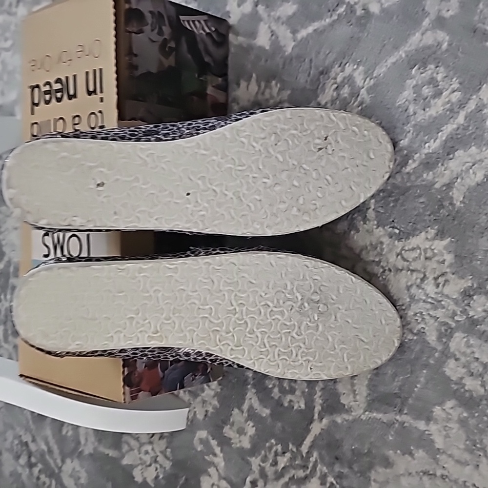 Shoes - Picture 2 of 4
